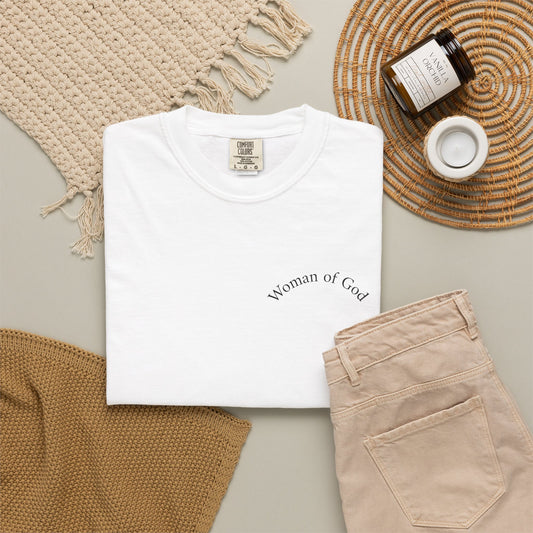 T-Shirt — "A Woman Who Empowers" Inspirational Graphic Tee